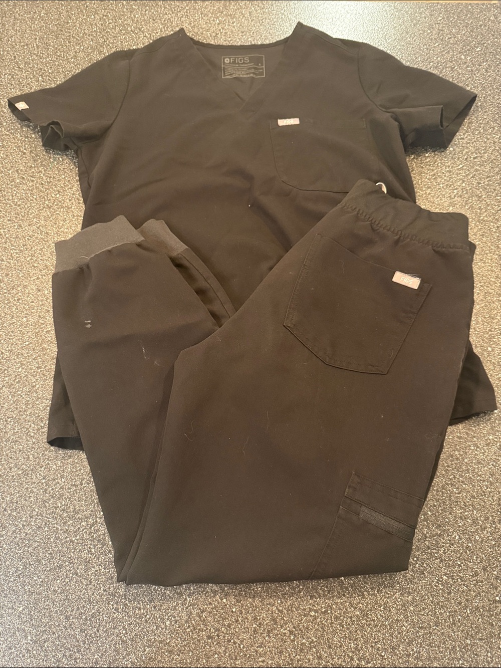 Figs Women's Black Jogger Scrub Set - size small